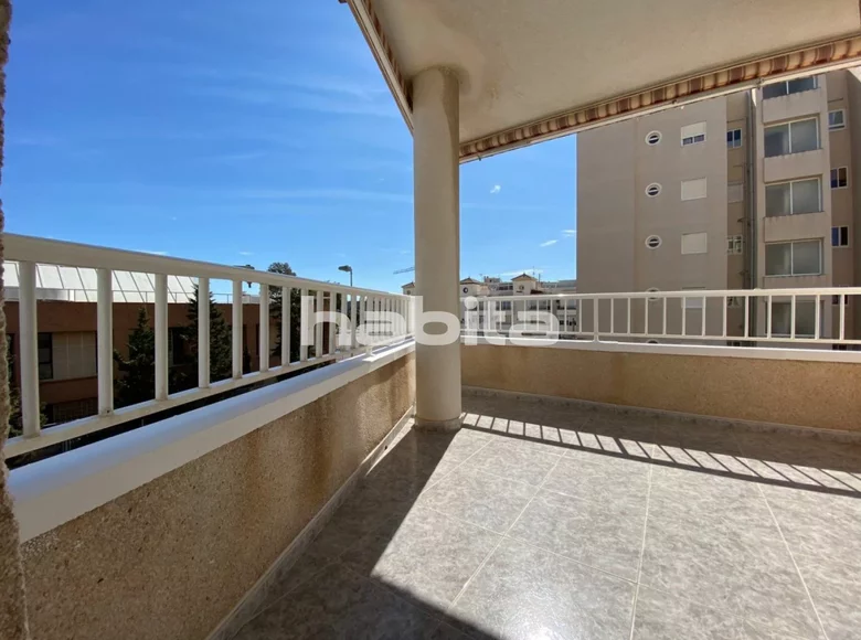 Mieszkanie 4 pokoi 83 m² Torrevieja, Hiszpania