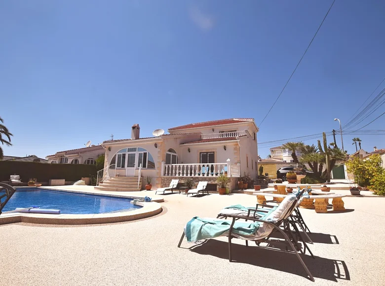 4 bedroom Villa 238 m² Urbanizacion Dona Pepa, Spain