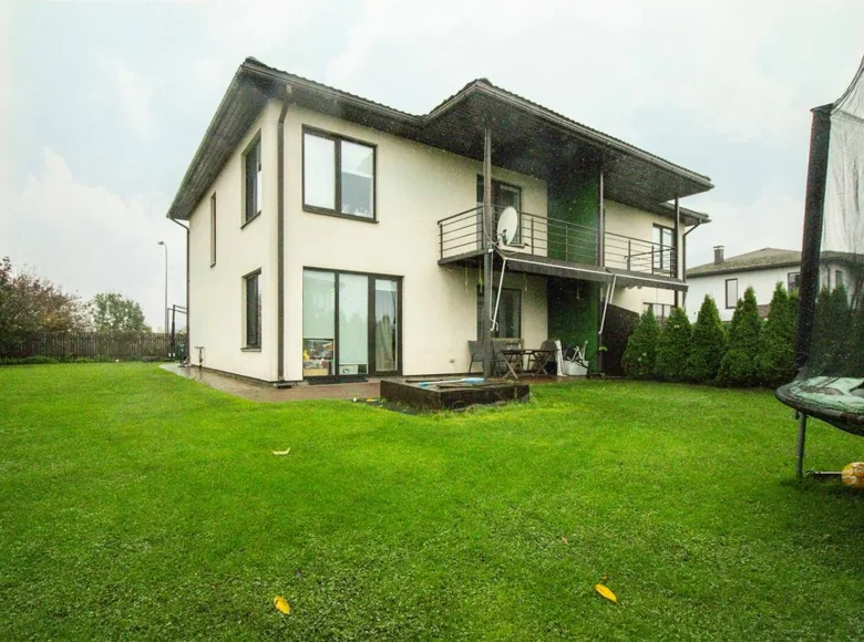 2 bedroom house 804 m² Marupes novads, Latvia