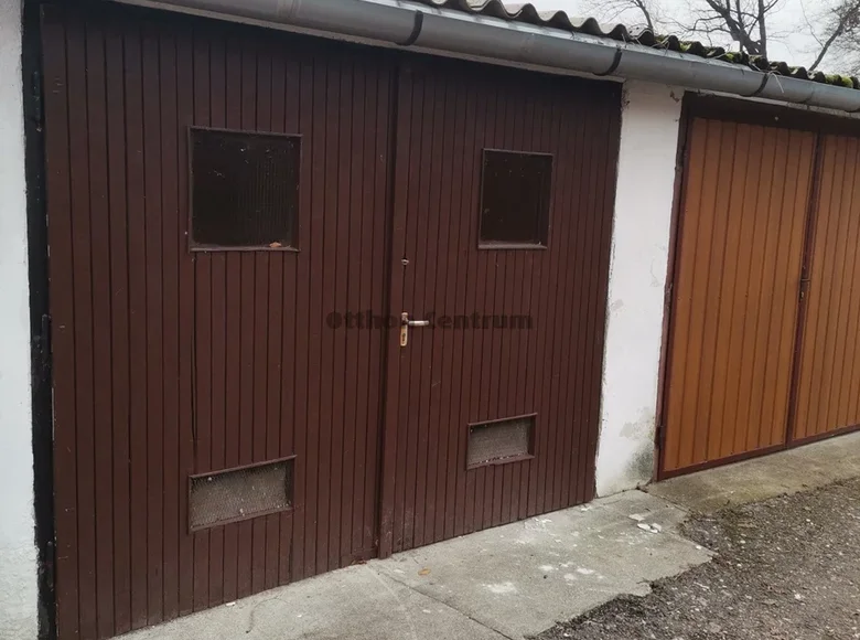 Commercial property 16 m² in Hodmezovasarhely, Hungary