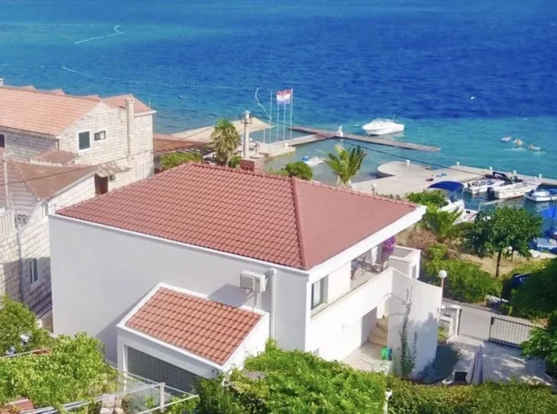 Villa de tres dormitorios 200 m² Krucica, Croacia