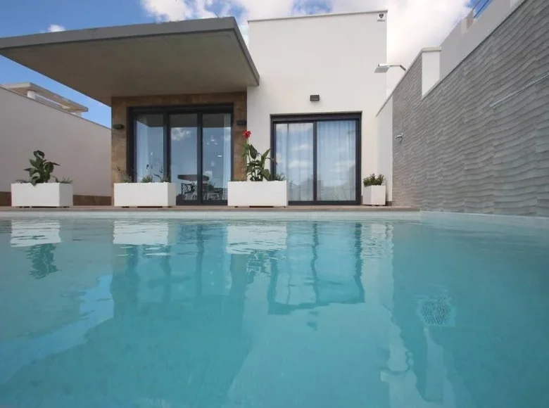 Villa de tres dormitorios 134 m² Orihuela, España