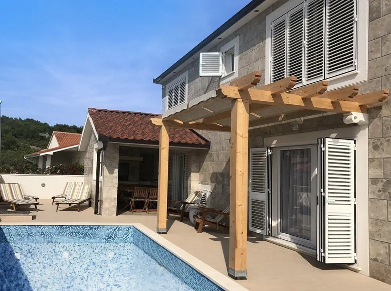 3 bedroom villa 230 m², All countries