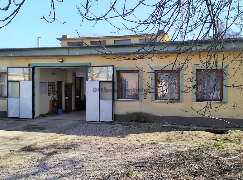 Commercial property 477 m² in Komarom, Hungary