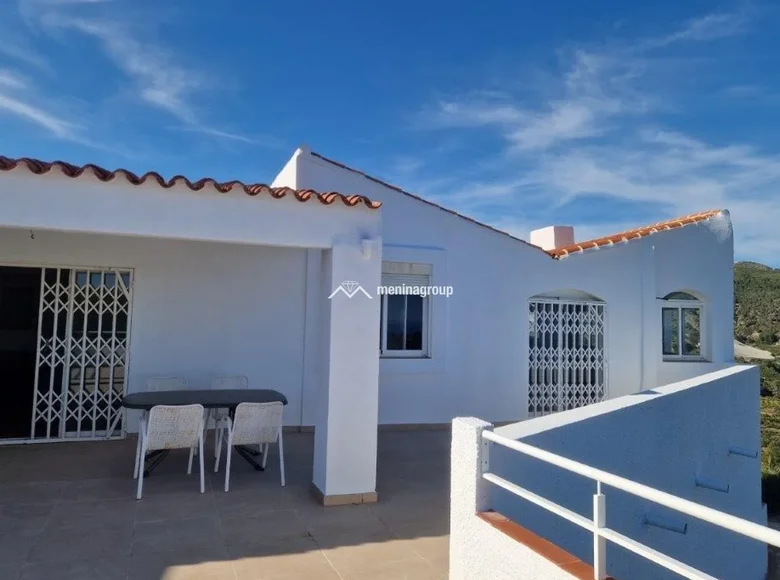 Villa de tres dormitorios 183 m² Callosa de Ensarriá, Španjolska