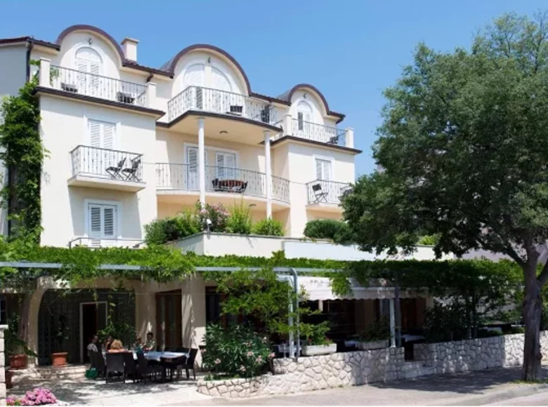 Hotel 1 100 m² Novi Vinodolski, Kroatien