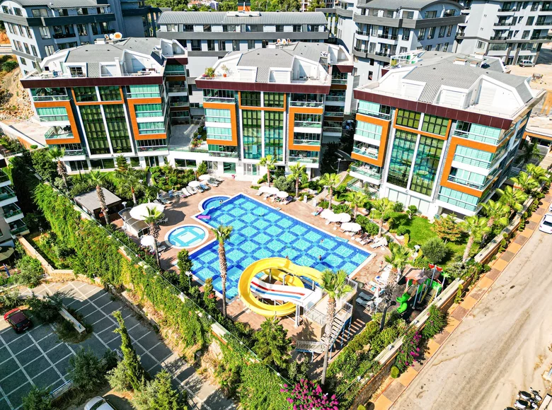 Mieszkanie 2 pokoi 140 m² Alanya, Turcja