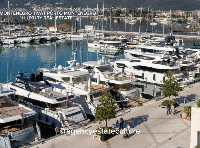 Apartamento 3 habitaciones 296 m² Tivat, Montenegro