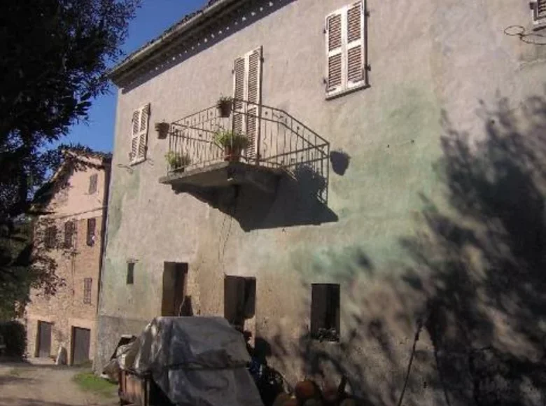 House 15 rooms 600 m² Terni, Italy