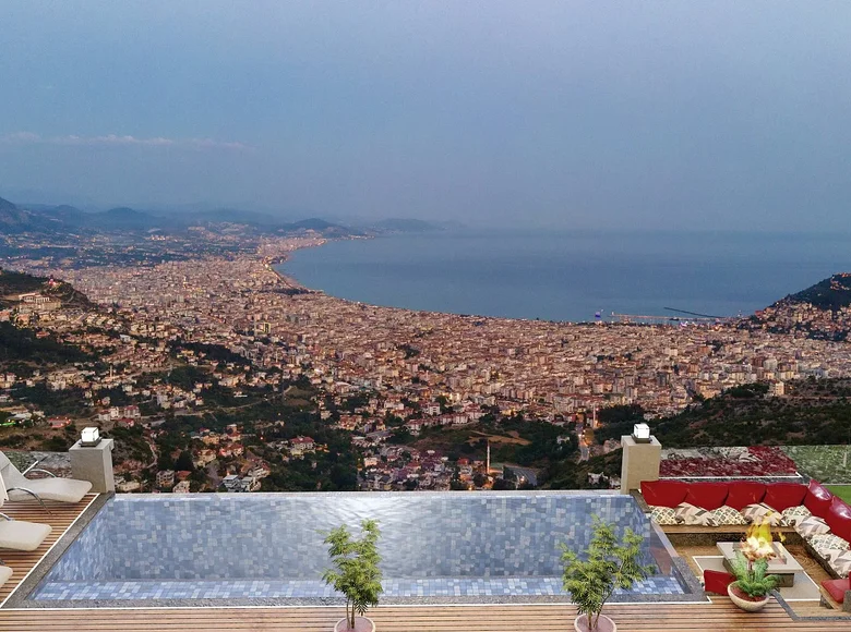 5 bedroom villa 250 m² Muratpasa, Turkey