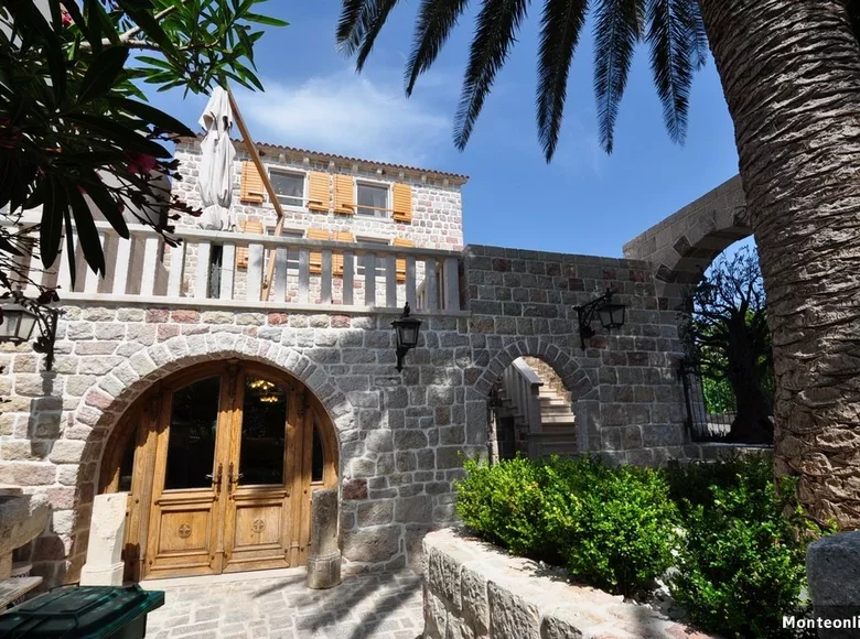 villa de 5 dormitorios 434 m² Petrovac, Montenegro
