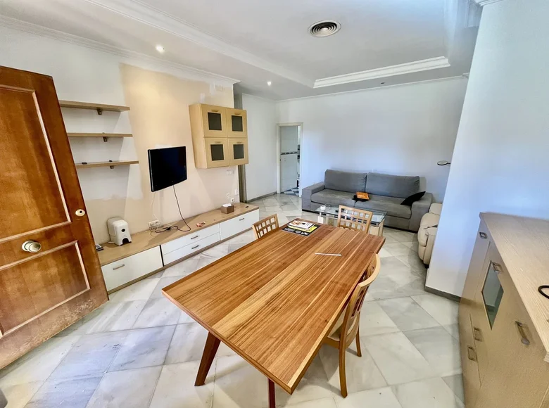 Mieszkanie 2 pokoi 90 m² Marbella, Hiszpania