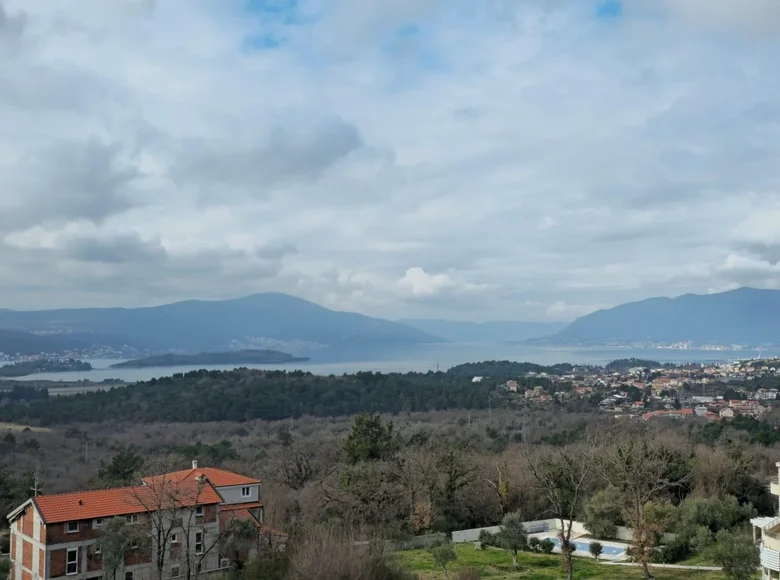 Grundstück 1 105 m² Kavac, Montenegro