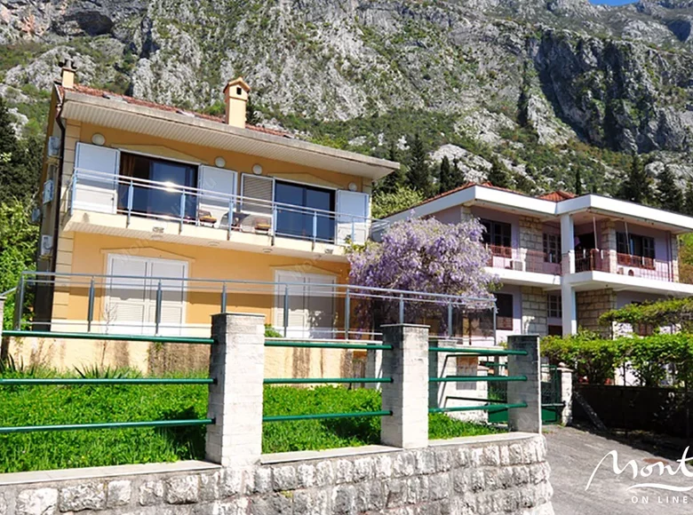 6 bedroom villa 200 m² Dobrota, Montenegro
