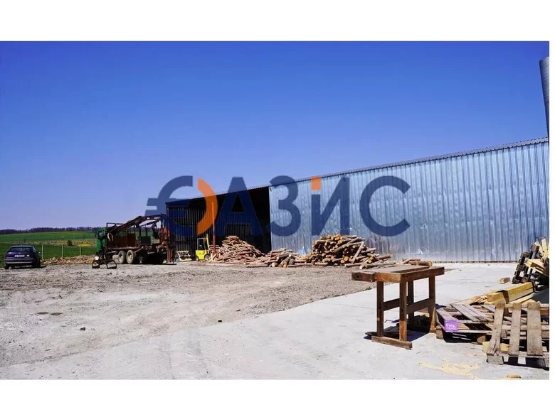 Commercial property 3 000 m² in Bata, Bulgaria