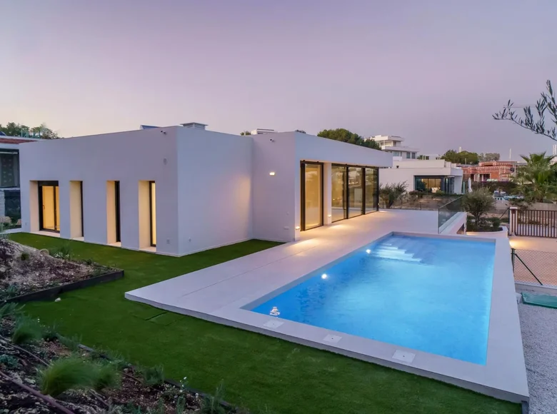 Villa de tres dormitorios 249 m² Orihuela, España