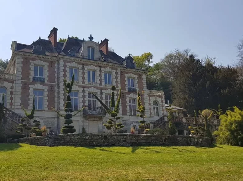Château 9 chambres 750 m² Tours, France