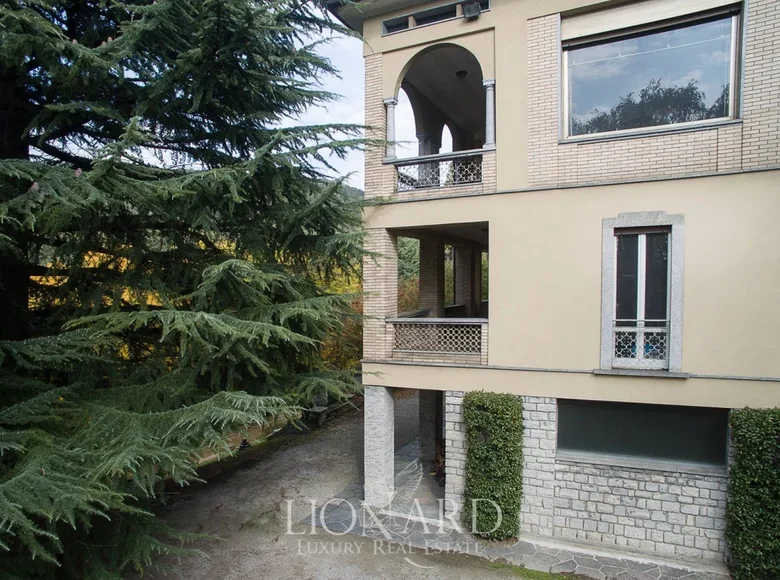 Dom 3 pokoi 1 500 m² Lombardia, Włochy