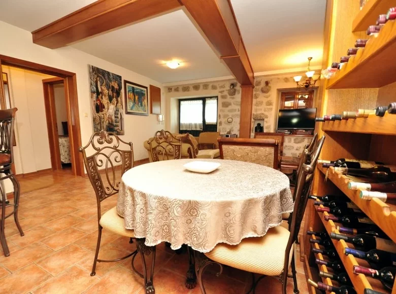 Villa 4 chambres 250 m² Dobrota, Monténégro