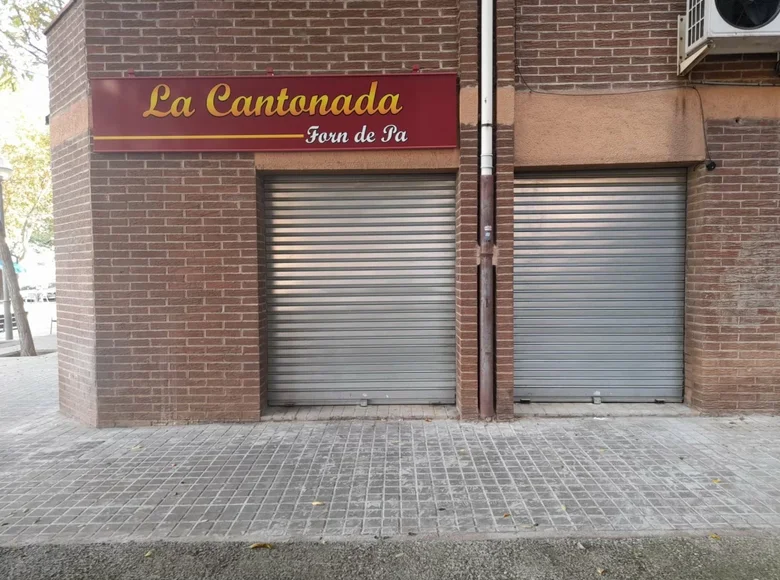 Commercial property 42 m² in Valles Occidental, Spain