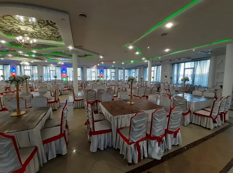 Restaurante, cafetería 2 100 m² en Nevsky District, Rusia