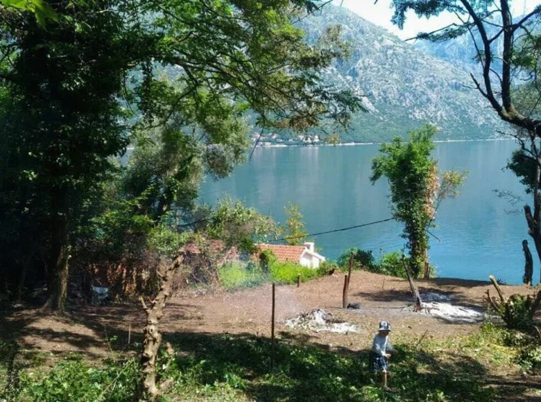 Land 2 000 m² Kotor, Montenegro