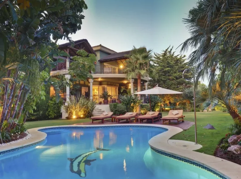 6 room villa 984 m² Marbella, Spain