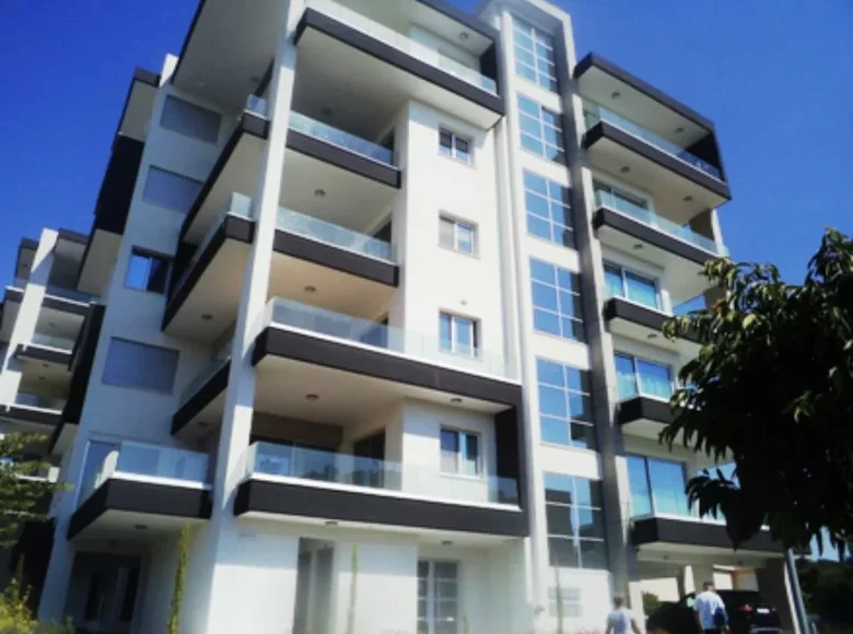 Mieszkanie 4 pokoi 156 m² Społeczność St. Tychon, Cyprus