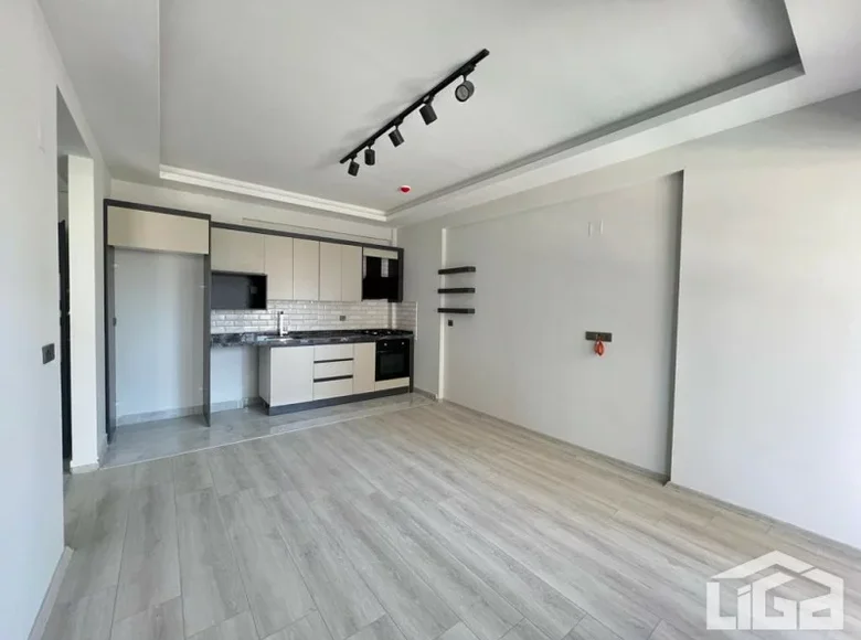 Mieszkanie 2 pokoi 67 m² Erdemli, Turcja