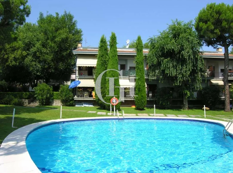 Mieszkanie 3 pokoi 90 m² Sirmione, Włochy