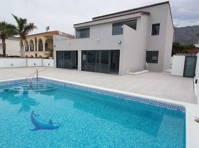 5 bedroom villa 324 m² Adeje, Spain