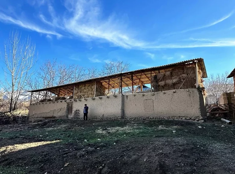Дом 4 комнаты 1 800 м² Чарвак, Узбекистан