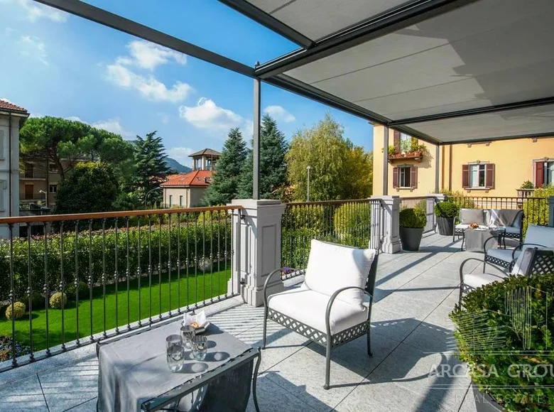  2 pokoi 97 m² Como, Włochy
