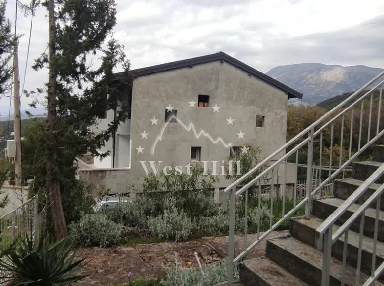 Haus 5 Zimmer 222 m² Kunje, Montenegro