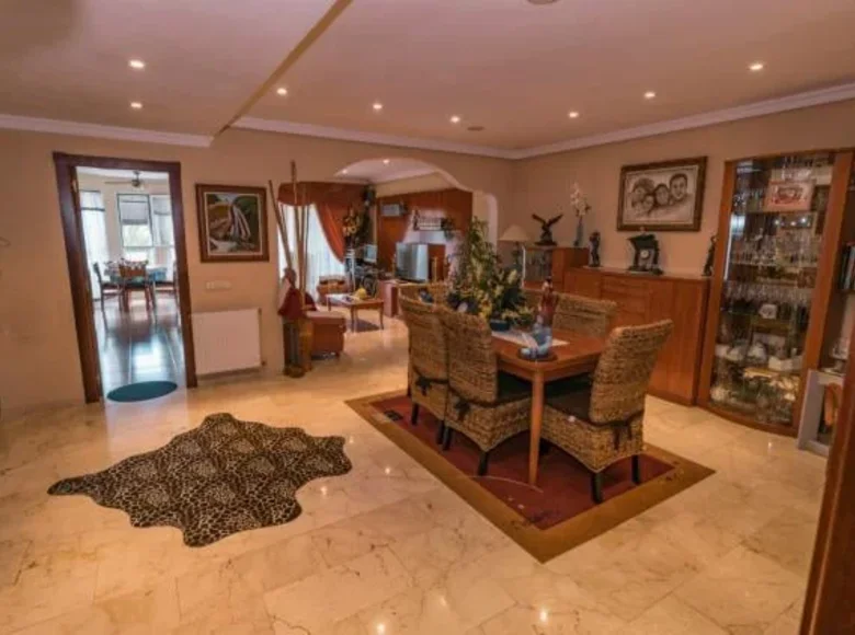 Mieszkanie 4 pokoi 187 m² Izhevsk, Rosja