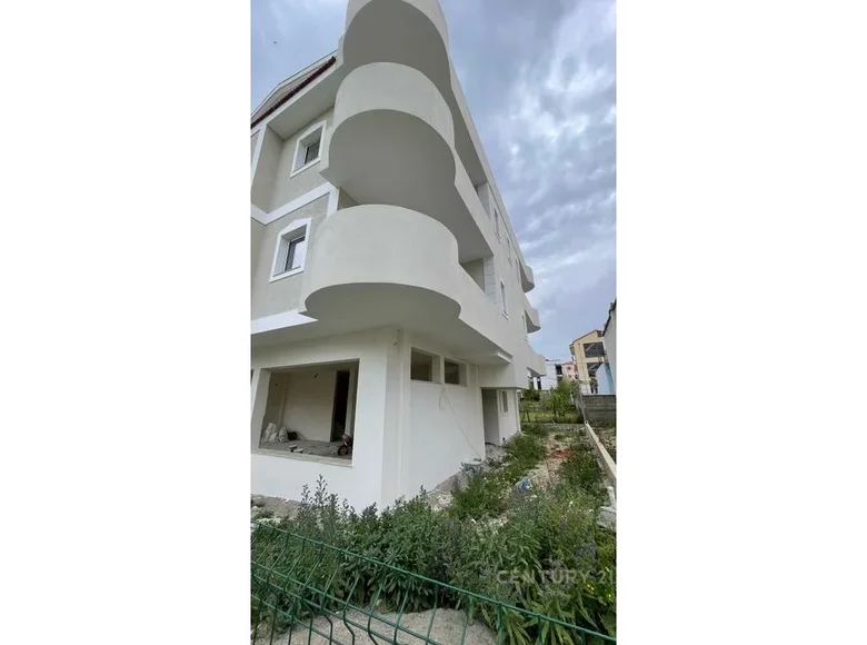 Villa 847 m² Golem, Albania