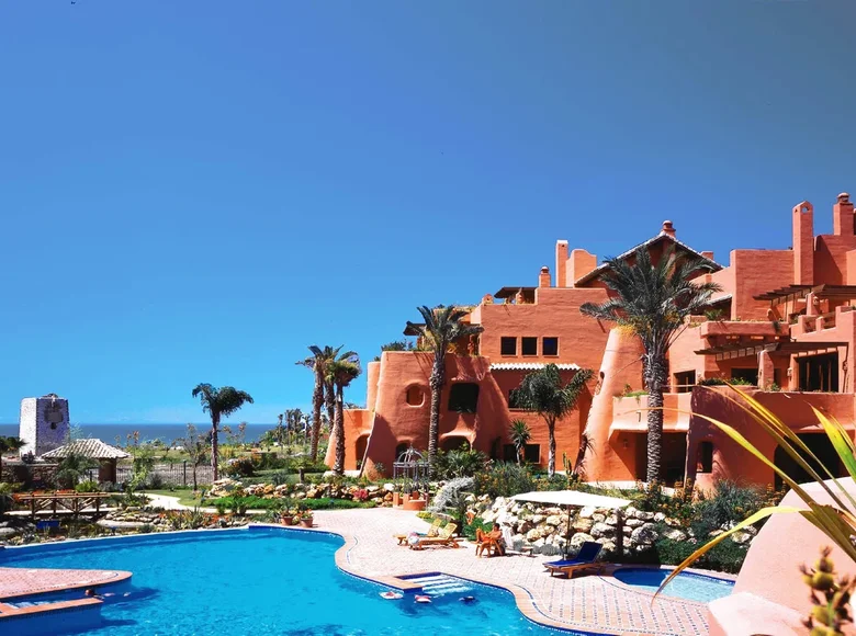 Mieszkanie 3 pokoi 410 m² Estepona, Hiszpania