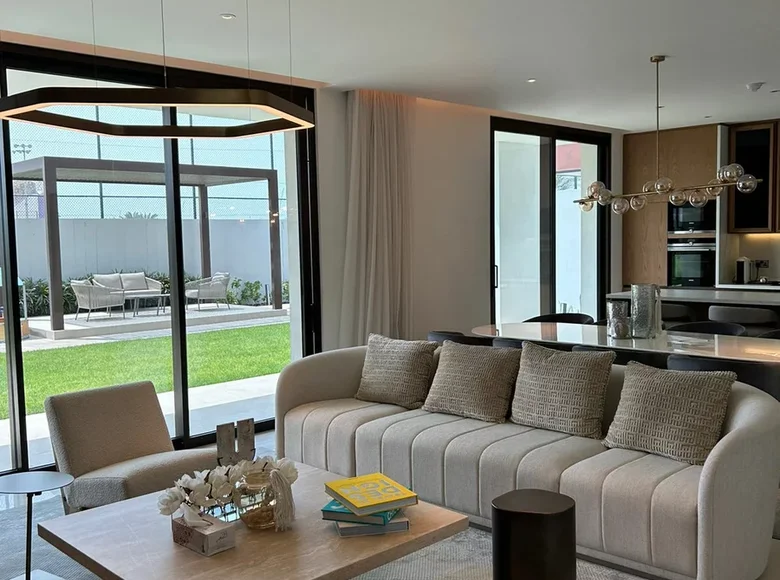 villa de 5 dormitorios 776 m² Dubái, Emiratos Árabes Unidos