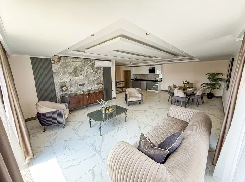 4 bedroom apartment 180 m² Alanya, Turkey