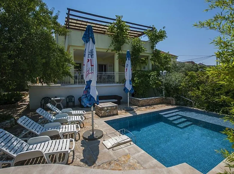 5-Schlafzimmer-Villa 300 m² Sutivan, Kroatien