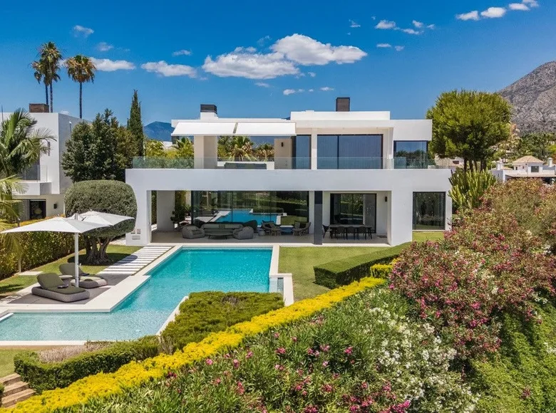Haus 5 Schlafzimmer 868 m² Malaga, Spanien