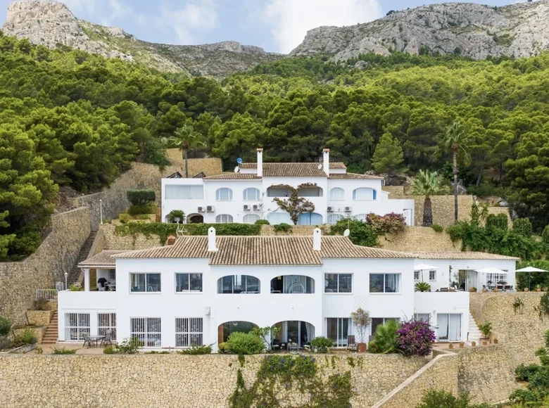 5-Schlafzimmer-Villa 274 m² Calp, Spanien