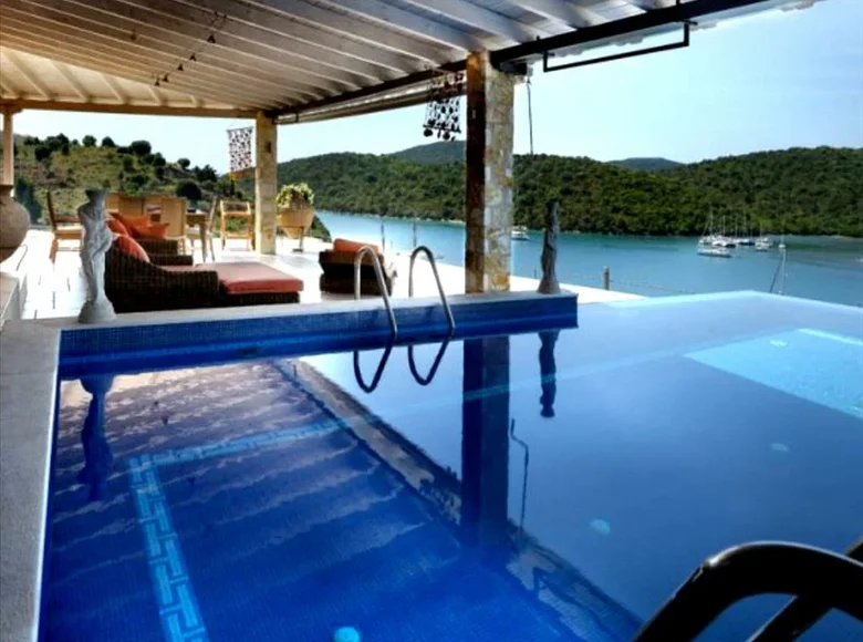 7 bedroom villa 300 m² Sivota, Greece