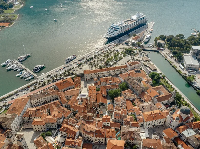 Hotel 323 m² en Montenegro, Montenegro