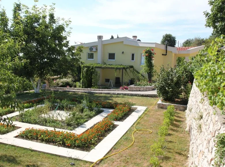 6 bedroom house 380 m² Dobra Voda, Montenegro