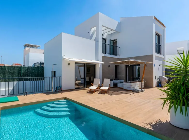 3 bedroom villa 170 m² Urbanizacion Dona Pepa, Spain