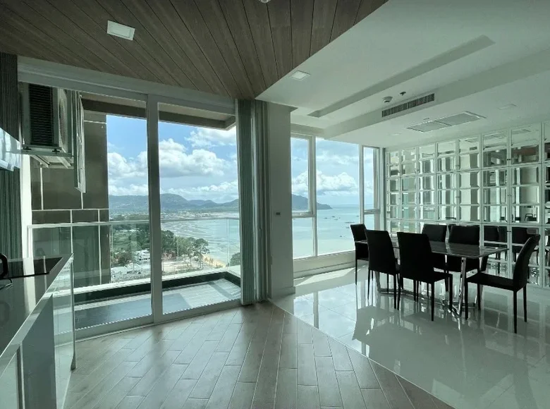 Condo 3 bedrooms  Pattaya, Thailand