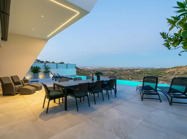 3-Schlafzimmer-Villa 250 m² Rojales, Spanien