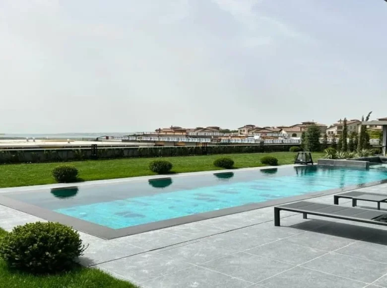 Apartment 8 bedrooms 532 m² Bueyuekcekmece, Turkey