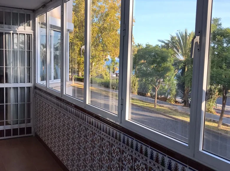 Mieszkanie 3 pokoi 200 m² Estepona, Hiszpania